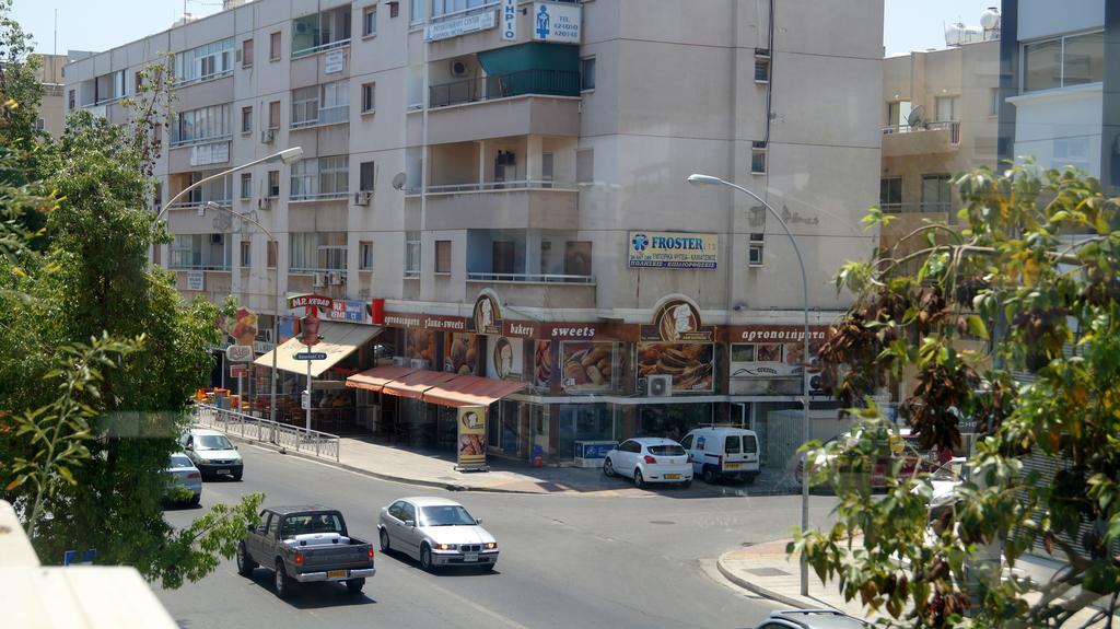 Destalo Court Larnaca Apartment Exteriör bild